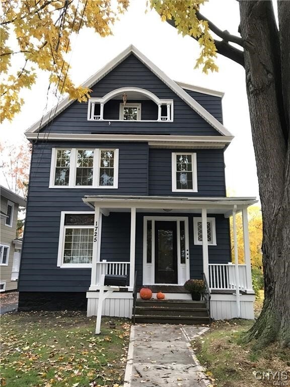 Primary Photo - 1725 James St