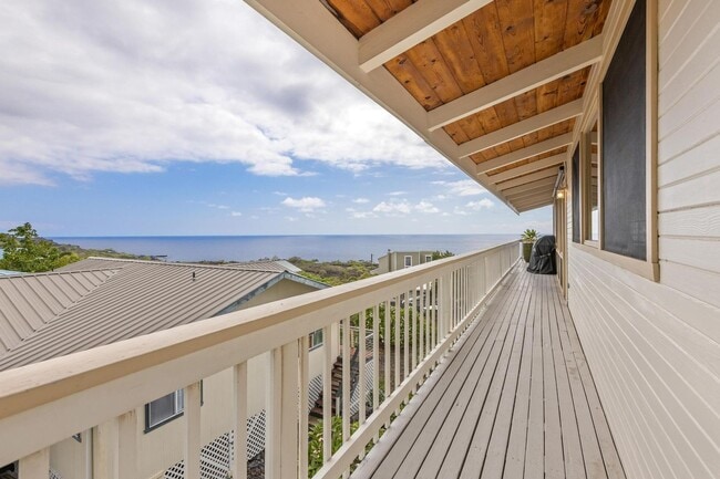 Building Photo - Captain Cook Home – 3 Bed, 2 Bath + Bonus Room! Fully Furnished with Solar Power