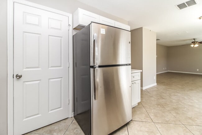 Building Photo - 351 Willowbay Ridge St