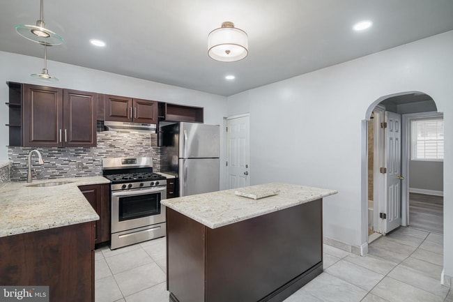 Building Photo - 1610 S 24th St