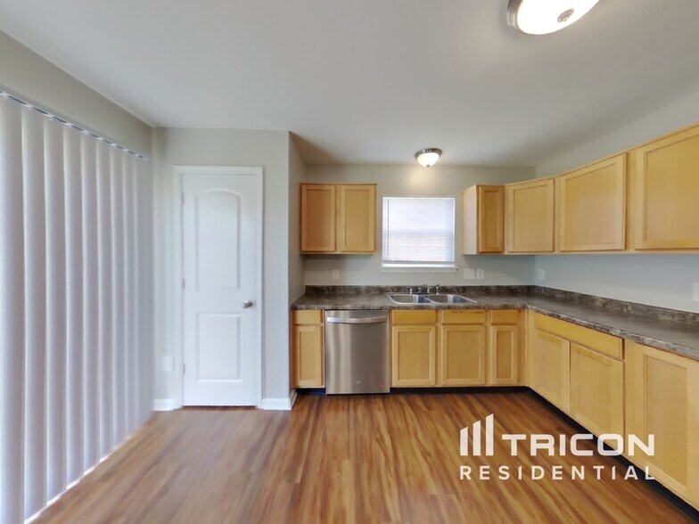 Building Photo - 8170 Dartmoth Ln