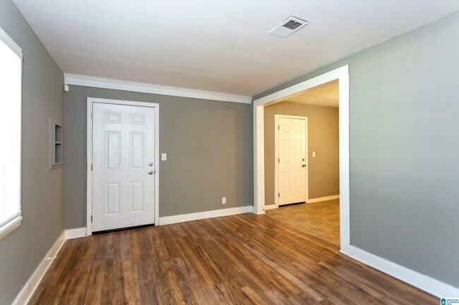 Building Photo - 204 Mccormick Ave