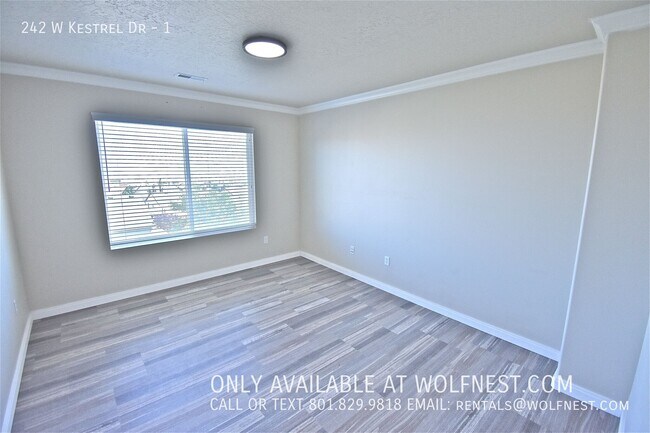 Building Photo - 242 Kestrel Dr