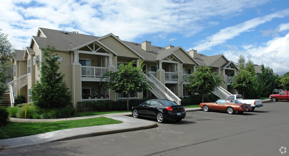 Willamette Estates 3900 Santiam Pass Way Salem OR 97305 Apartment