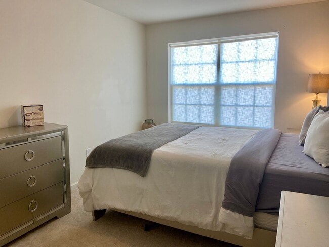 Building Photo - 27 E Imperial Dr