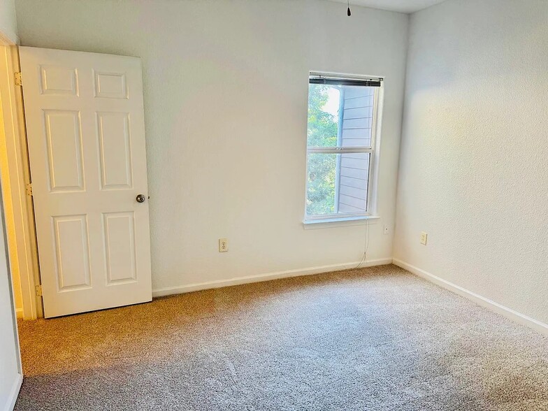 Building Photo - 8434 Walerga Rd