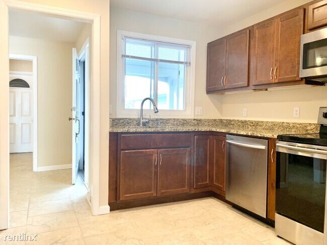 Building Photo - 3 br, 3 bath Townhome - 2314 W Bancroft Ct