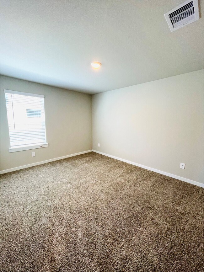 Building Photo - 3310 Silverton Dr