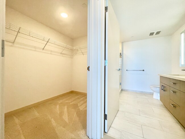 Building Photo - 555 South St