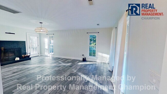 Building Photo - Beautifully Updated Home Featuring Fenced Yard and Hot Tub