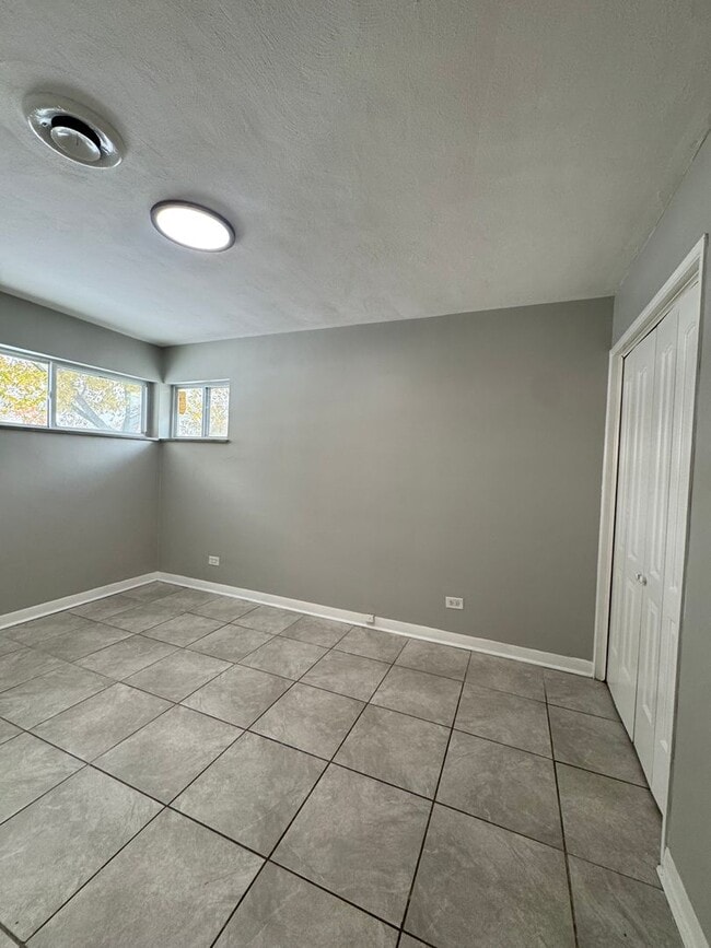 Building Photo - Don’t miss out on this charming three-bedr...