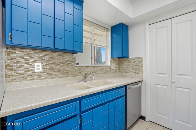 Building Photo - 5609 Van Horn Dr