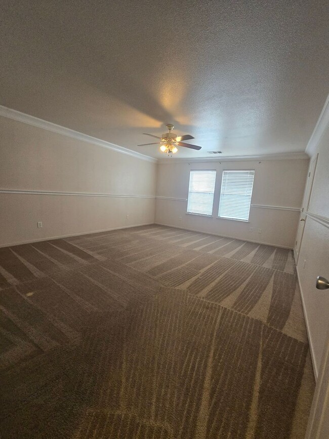 Building Photo - Spacious 2 Story 4 BR 2.5 BA Available Now