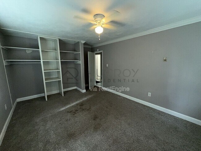 Building Photo - 3030 Oak Forest Dr
