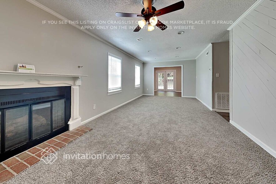 Building Photo - 124 Plaza Dr