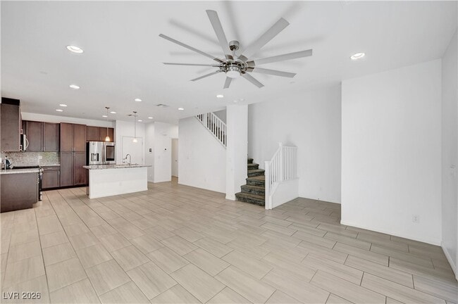 Building Photo - 985 Via Lombardi