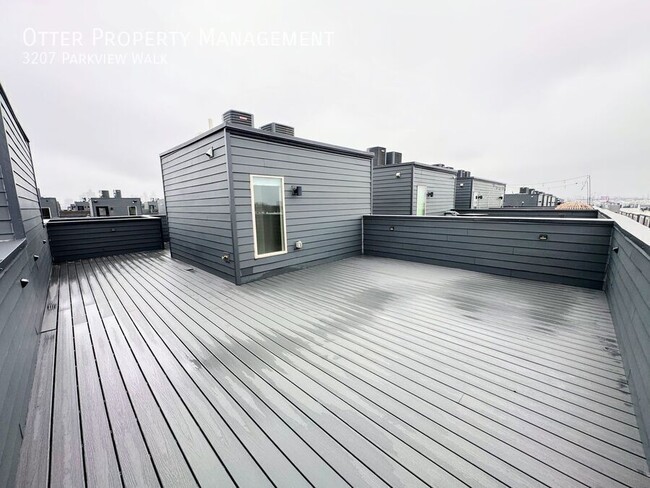 Building Photo - 3207 Parkview Walk