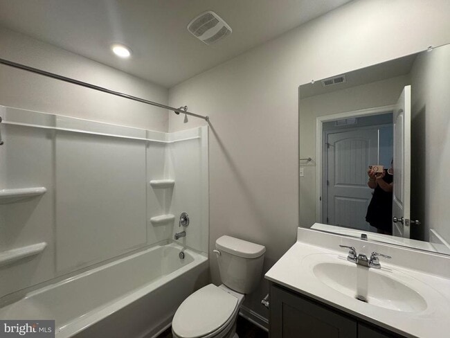 Building Photo - 95 Filbert Dr