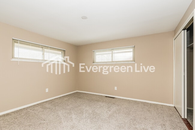 Building Photo - 3927 Elmira Dr