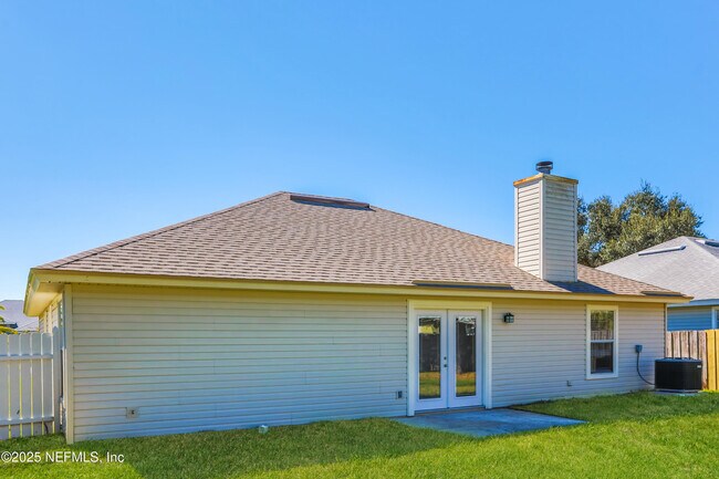 Building Photo - 3738 Woodbriar Dr