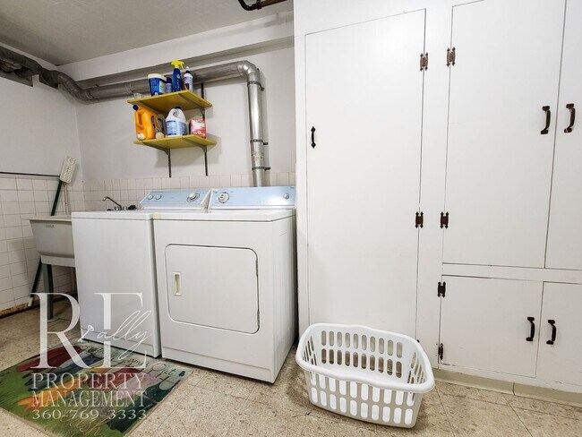 Building Photo - 2113 Brashem Ave