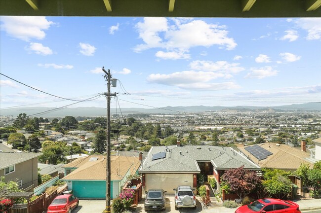 Building Photo - 2352 Carquinez Ave