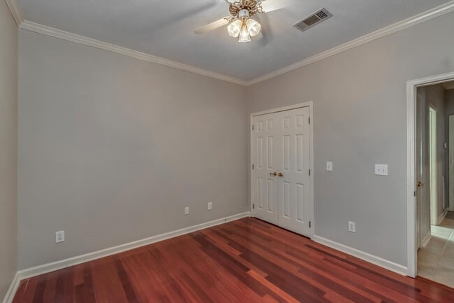 Building Photo - 340 Willow Ridge Cove