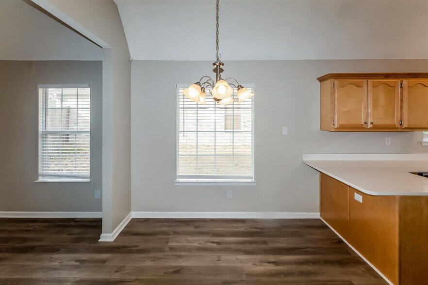 Building Photo - 5863 Stafford Dr