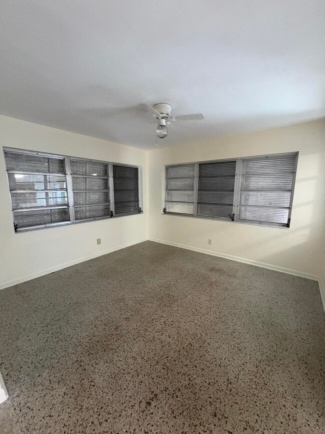 Building Photo - 422 S Arnold Ave