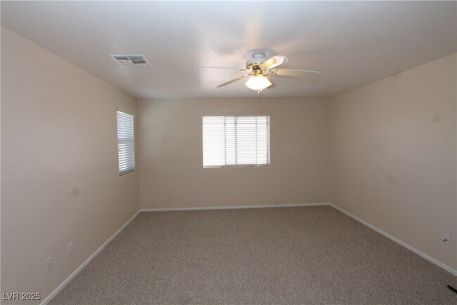 Building Photo - 2586 Highland Cliff Dr