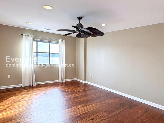 Building Photo - 2702 Lighthouse Point E