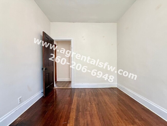 Building Photo - 811 Columbia Ave