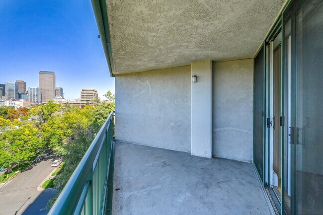 Building Photo - $1,645 - 1 Bed, 1 bath Condo in Denver wit...