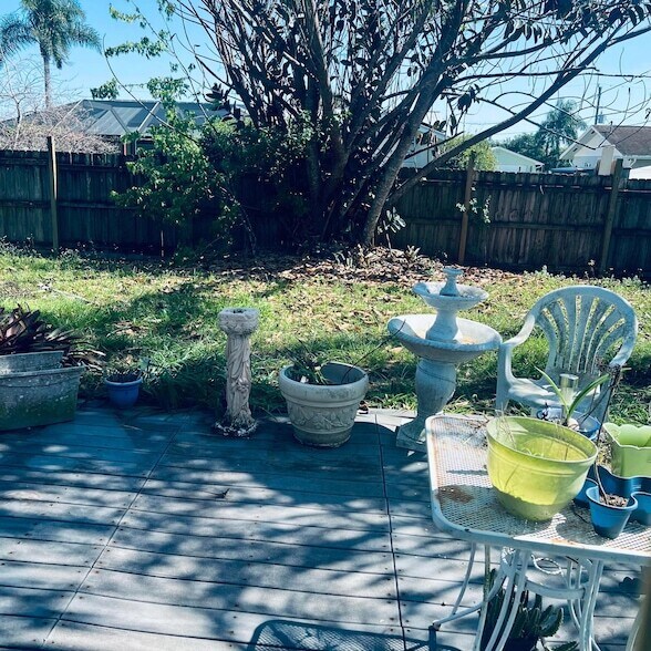 Building Photo - 182 NE Jettie Terrace