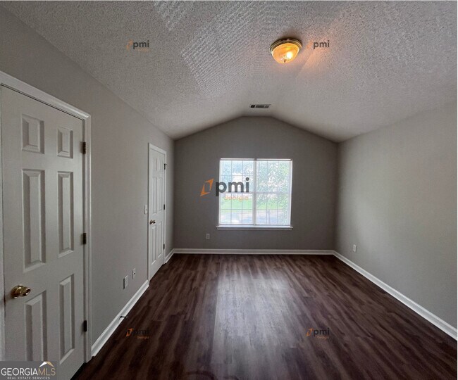 Building Photo - 9511 Rollinghills Dr