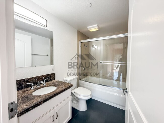 Building Photo - 332 S Virgil Ave