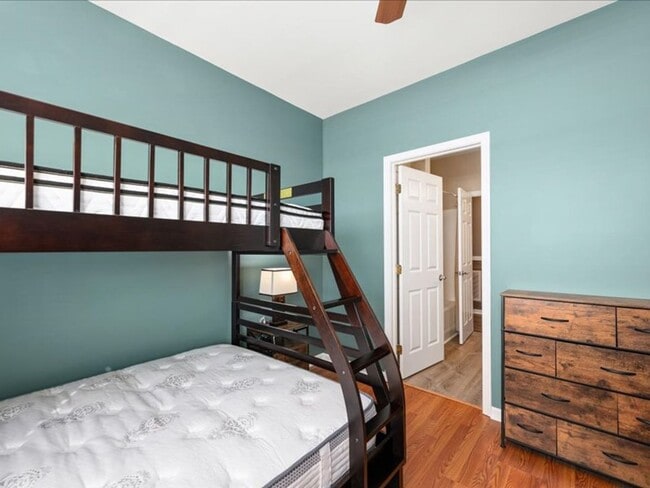 Building Photo - For Rent: Beautifully updated 2-bed/2-bath condo, Sandpiper Village, Rehoboth. $2,000.00/month. P...