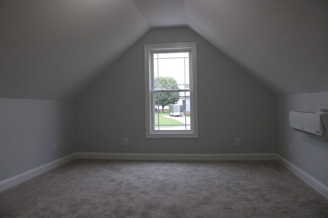 Building Photo - 3705 Warwick Pl