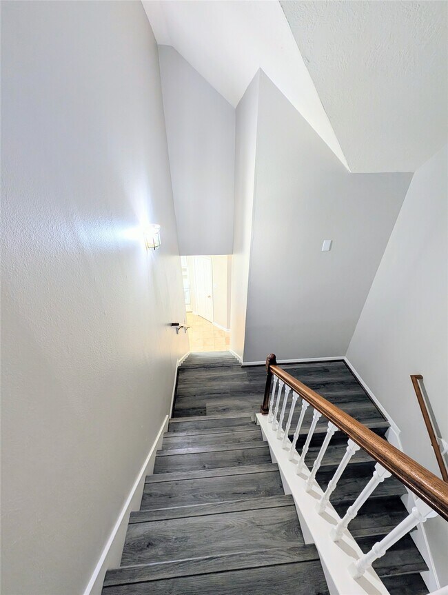 Building Photo - 8803 Wheatland Dr