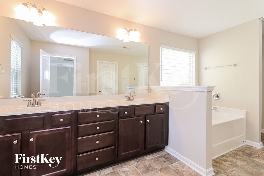 Building Photo - 703 Barberry Dr