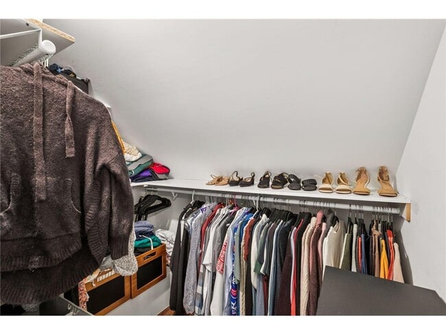 Building Photo - 3040 Hampshire Ave S