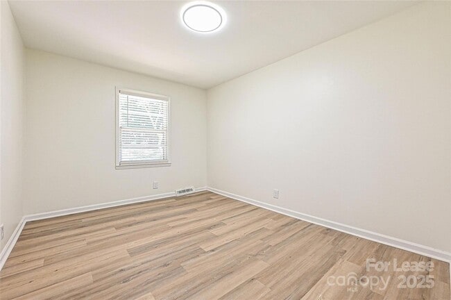 Building Photo - 5121 Farm Pond Ln