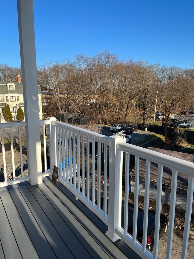 Building Photo - Sunny, Recently Refinished, One Bedroom Ap...