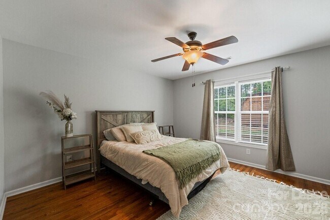 Building Photo - 155 Rose Brier Lane.