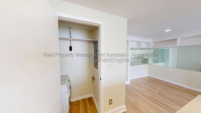 Building Photo - 1596 Lancaster Terrace