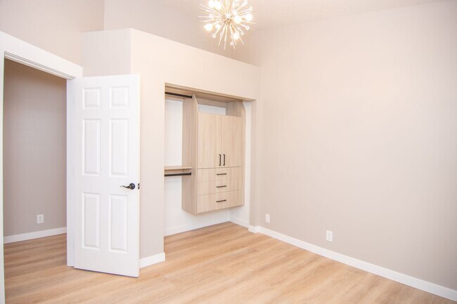 Building Photo - Bountiful Home w/ 2 Car Garage, EV Charger, & Updated Remodeling