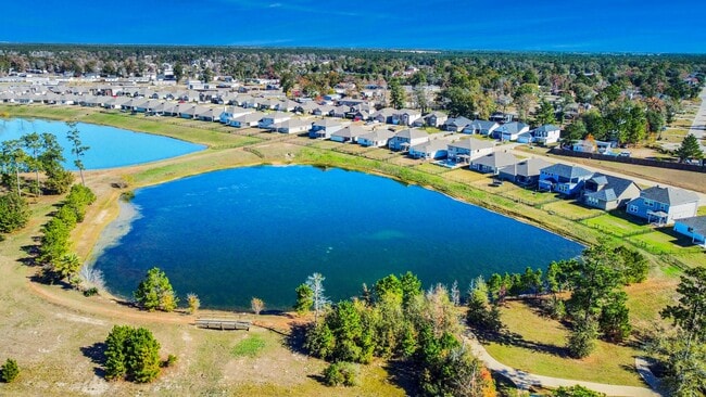 Building Photo - 473 Shoreview Dr