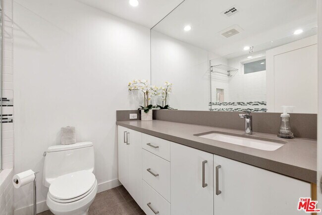 Building Photo - 74085 Old Prospector Trail