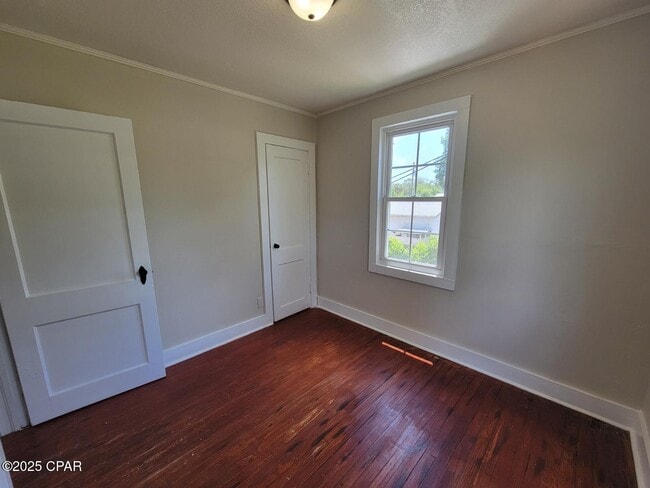 Building Photo - 131 Allen Ave