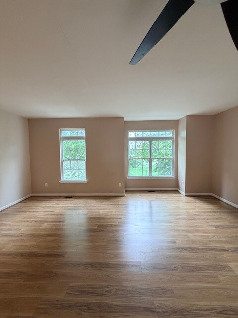 Building Photo - 319 S Parkway Dr